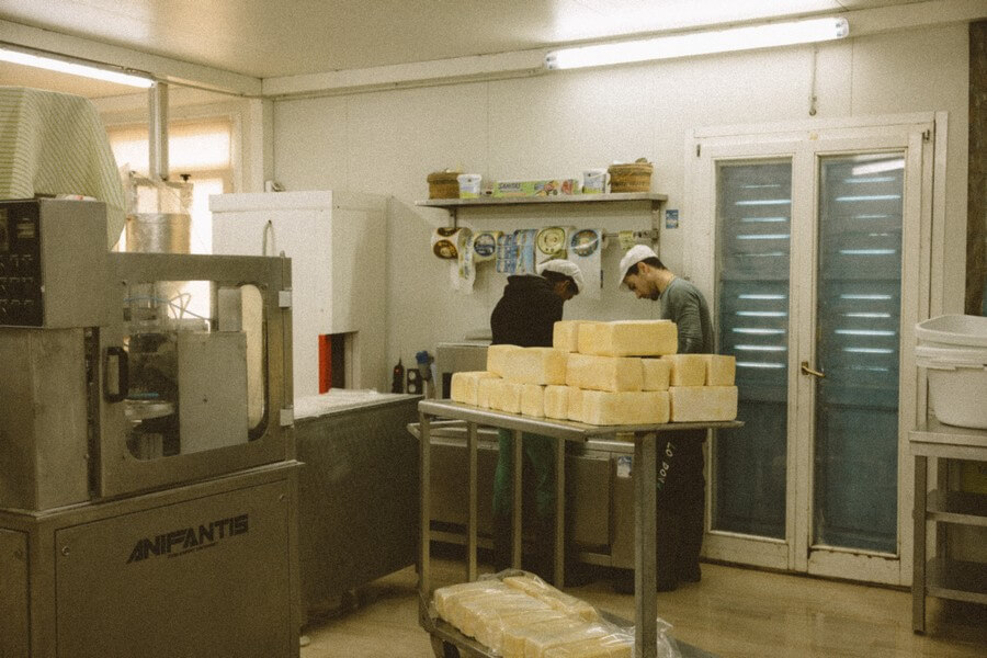 solymar-mykonos-cheese-factory-03